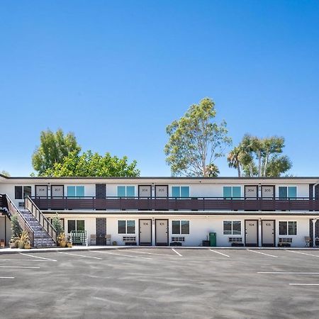 California Inn アナハイム エクステリア 写真