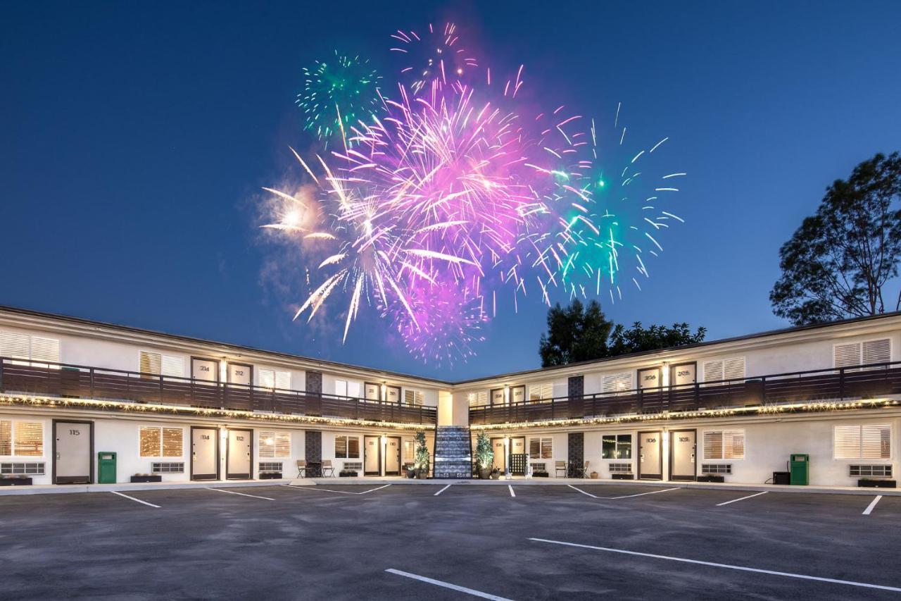 California Inn アナハイム エクステリア 写真