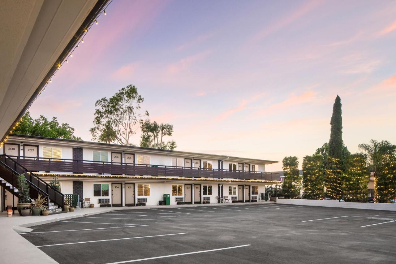 California Inn アナハイム エクステリア 写真